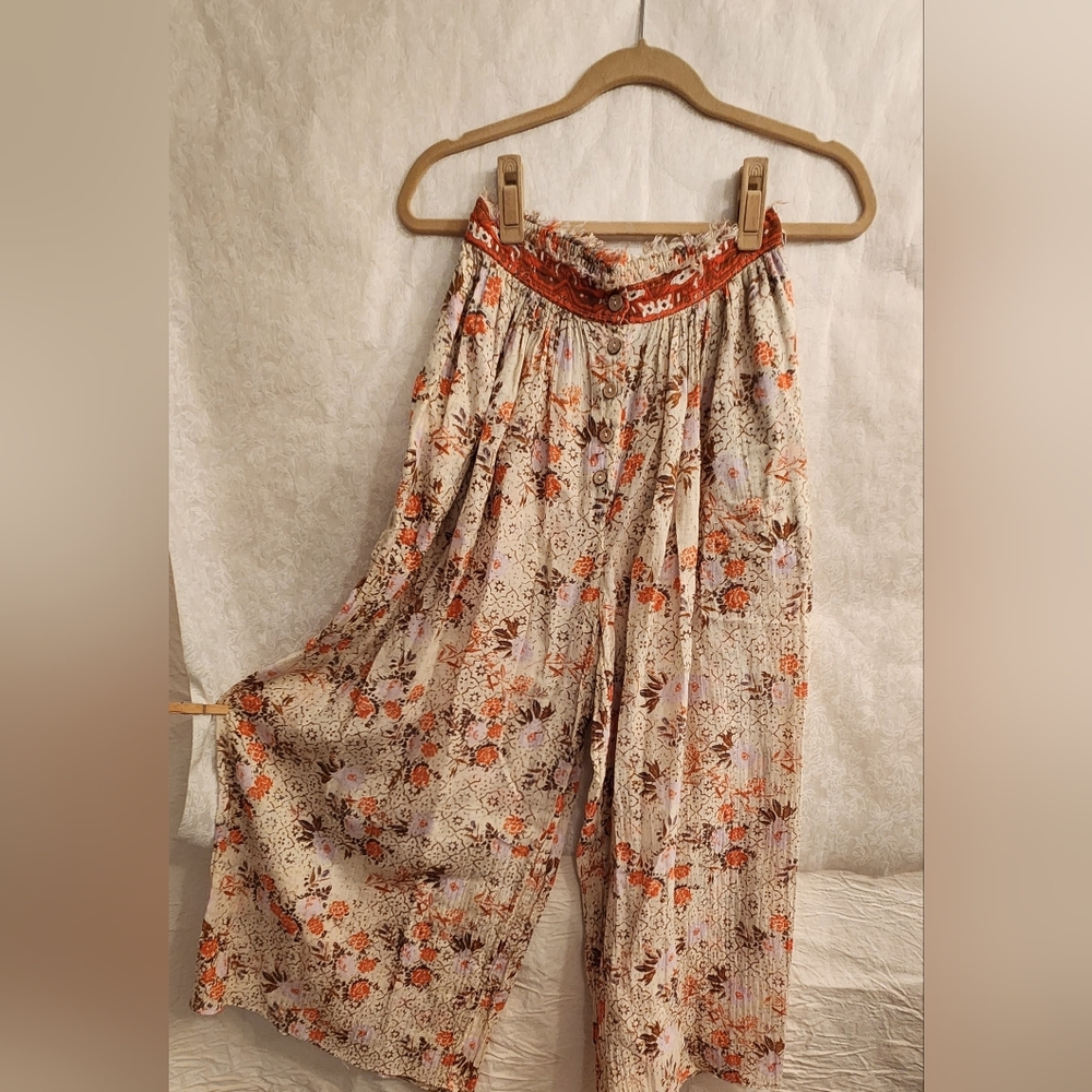 Free People flowy, floral print wide leg pants -size XS